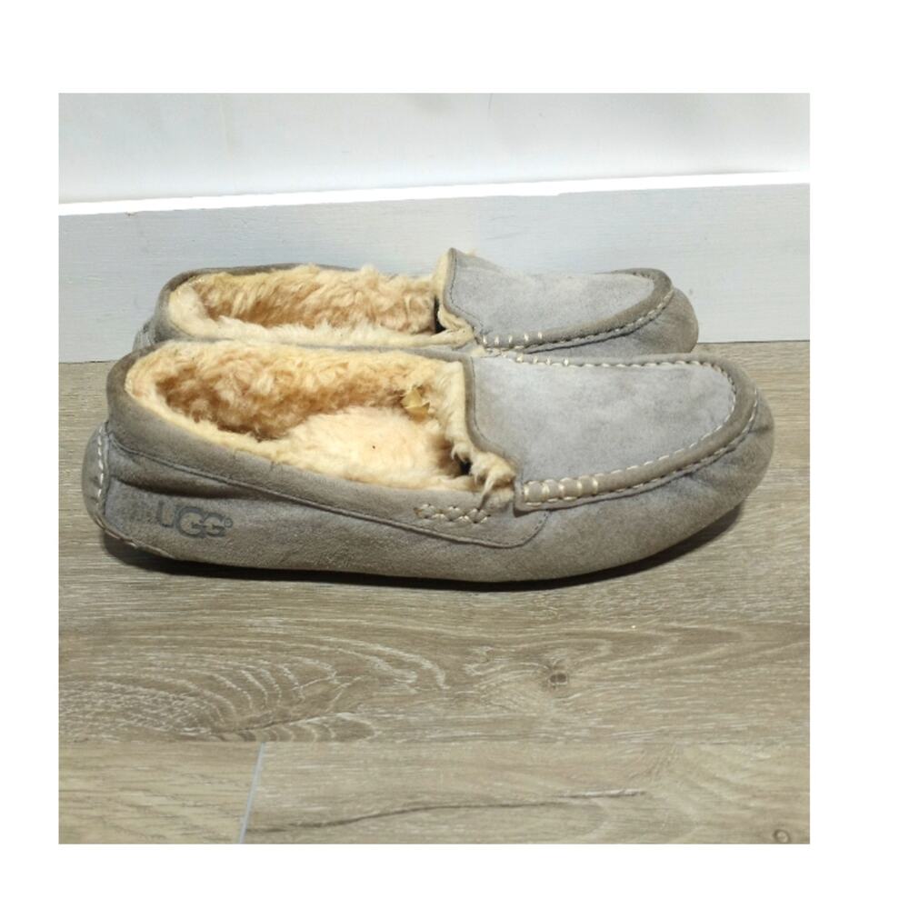 UGG Woman's Ainsley Gray Suede Moccasin Shearling Lined Size 10 Cozy Core
